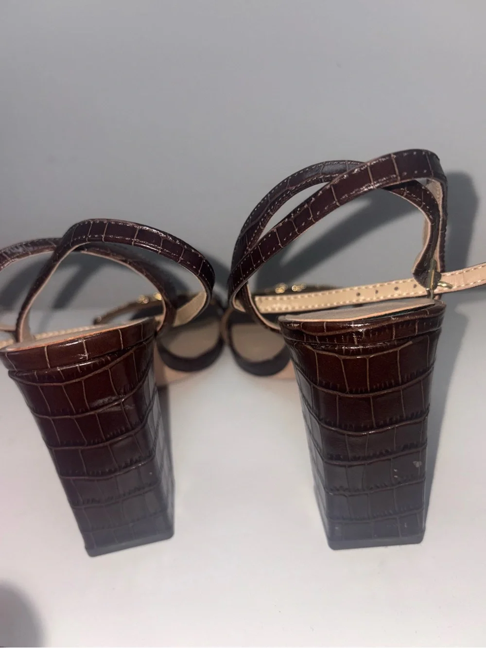Ann Taylor Buckle Strap Brown Croc Embossed Leather Block Heel Strappy Sandal